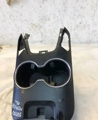 Cup holder front