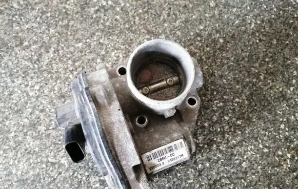 Ford Fusion Throttle valve 2S6UCC