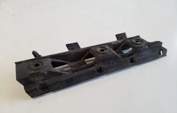 Volkswagen PASSAT B6 Front bumper mounting bracket 3C0807483