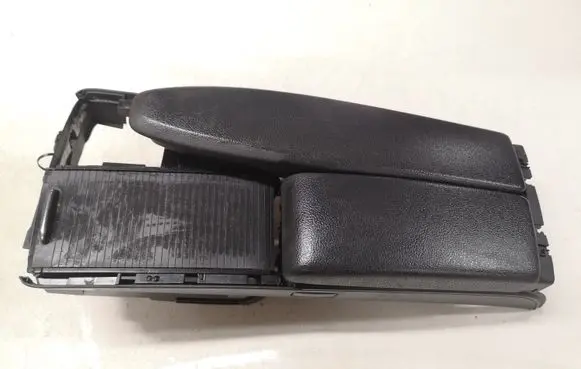 Mercedes-Benz C W204 Armrest 0005032520 0005032590 A2046801339