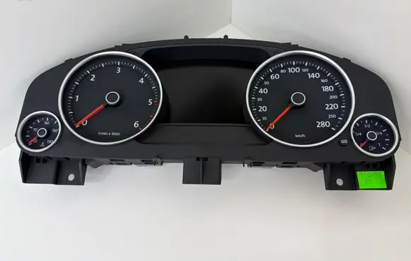 Volkswagen Touareg II Speedometer (instrument cluster) 7P6920881N