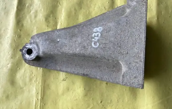 Mercedes-Benz C AMG W204 Engine mounting bracket A6462230704