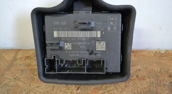 Volkswagen PASSAT B8 Door control unit/module 5Q0959595K