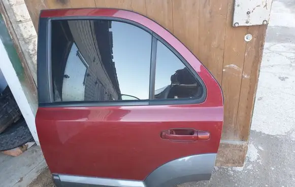 KIA Sorento Rear door