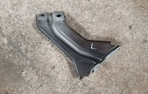 Audi A1 Fender mounting bracket 8X0821135
