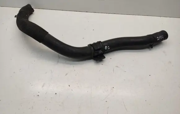 Coolant pipe/hose
