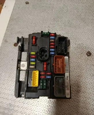 Citroen DS3 Fuse module 9667199680