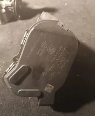 BMW 7 F01 F02 F03 F04 Throttle valve 7561066 A2C53374895