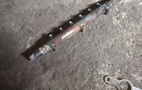 Volvo V70 Fuel main line pipe 0445215010 8658252