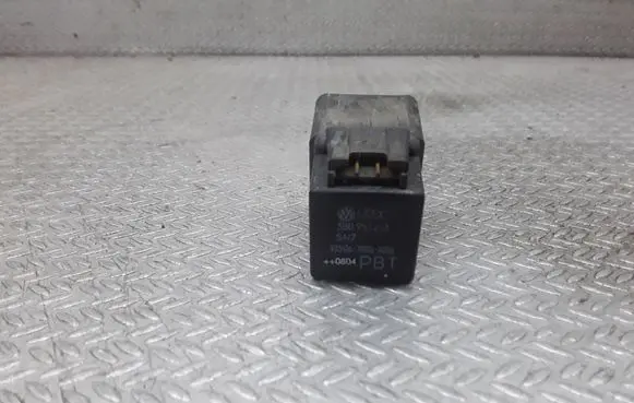 Volkswagen PASSAT B6 Other relay 3B0951253