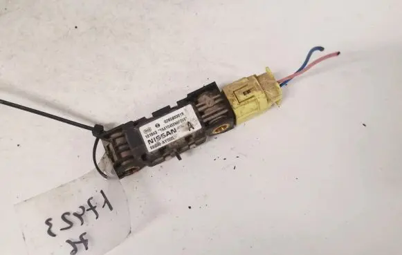 Nissan Primera Airbag deployment crash/impact sensor 98830ay000 89831-05010