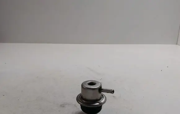 Volkswagen Golf IV Fuel pressure regulator 037133035C 0280160557
