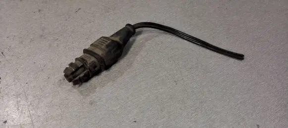Volkswagen PASSAT B5 Outside/exterior temperature sensor 8D0820535