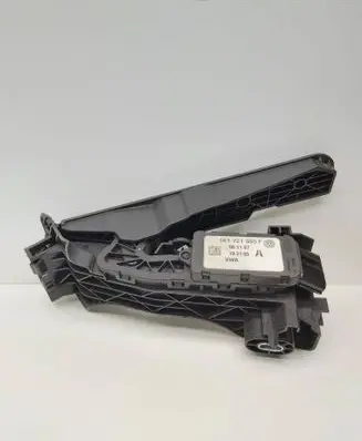 Accelerator throttle pedal