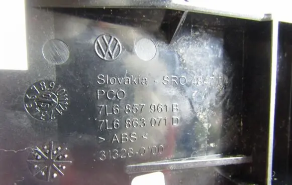 Volkswagen Touareg I Glove box 7L6857961B