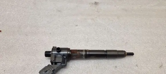 Volvo V40 Fuel injector 31405404