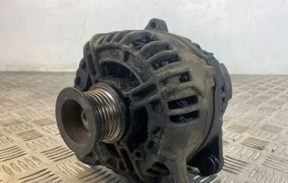 Renault Master II Generator/alternator 8200692868B 0124525133
