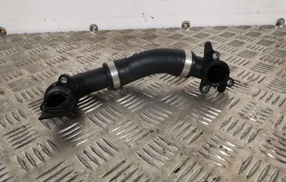 Mini Cooper Countryman F60 Engine coolant pipe/hose 8645545 189862