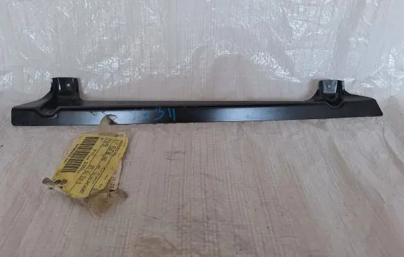 Volkswagen Crafter Fender mounting bracket 2E0821239B