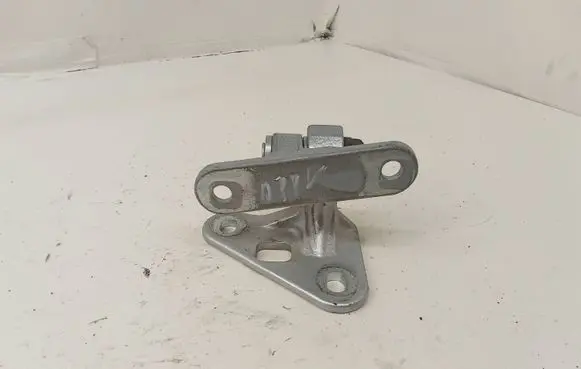 Mercedes-Benz CLS C219 Front door upper hinge