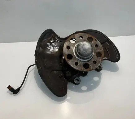 Mercedes-Benz C W204 Front wheel hub A2043320101 2043320101