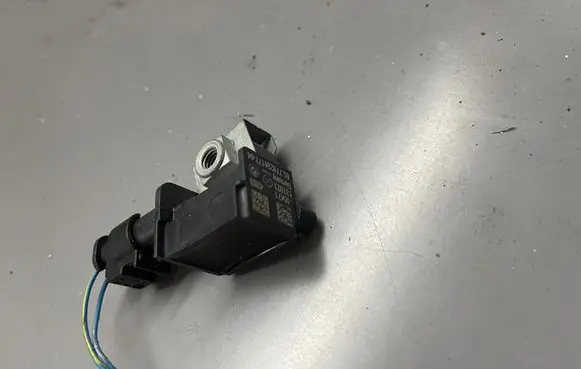 BMW 5 F10 F11 Airbag deployment crash/impact sensor 131021