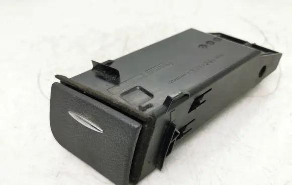 Mercedes-Benz E W211 Dashboard storage box/compartment A2116801952