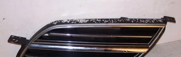 Nissan Almera Tino Front bumper upper radiator grill 623204U100