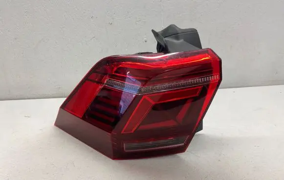 Volkswagen Tiguan Rear/tail lights 5NA945207J 0021488208 00214953