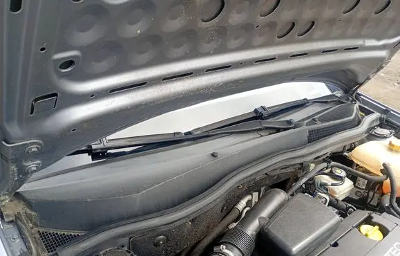 Opel Astra H Wiper trim