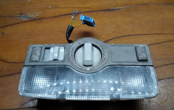 Audi A4 S4 B6 8E 8H Front seat light 8D0947111A