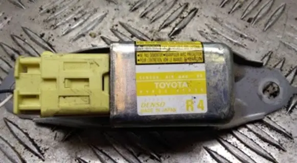 Toyota Prius (XW20) Airbag deployment crash/impact sensor 8983447020 1879000911