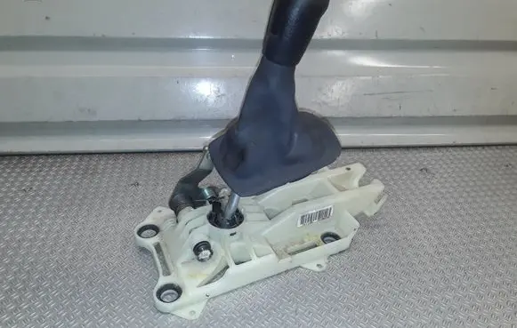 Volvo C30 Gear shifter/selector 31280762