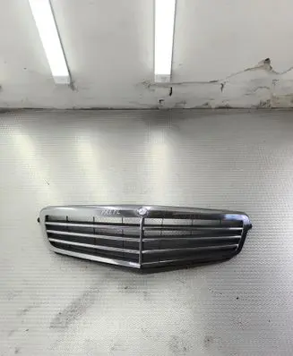 Mercedes-Benz C W204 Front bumper upper radiator grill A2048801283