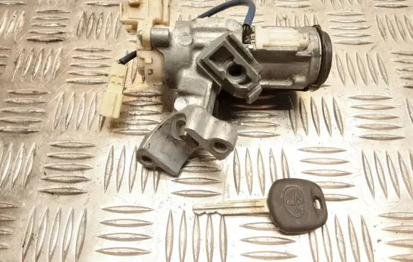 Toyota Yaris Ignition lock 45020521