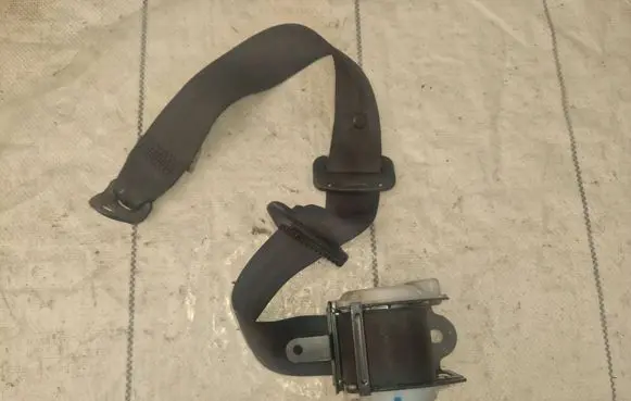 Mitsubishi Pajero Front seatbelt N1684