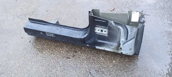 Front sill (body part)