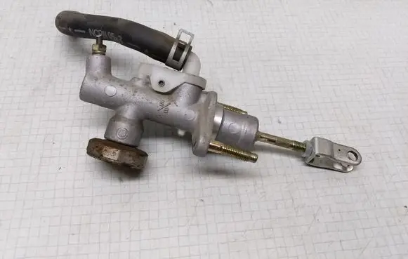 Nissan Primera Clutch slave cylinder 