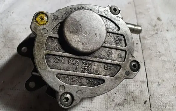 Mercedes-Benz R W251 Vacuum pump A6422300165