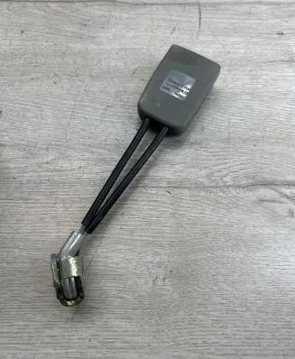 Volkswagen New Beetle Rear seatbelt buckle 1C0858675 5249 33003367A