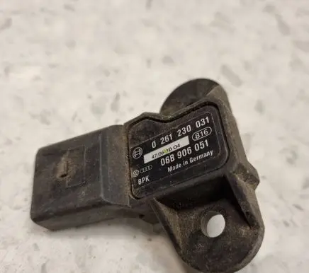 Volkswagen PASSAT B6 Air pressure sensor 06B906051 0261230031