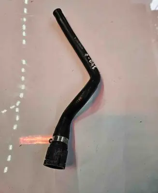 Engine coolant pipe/hose