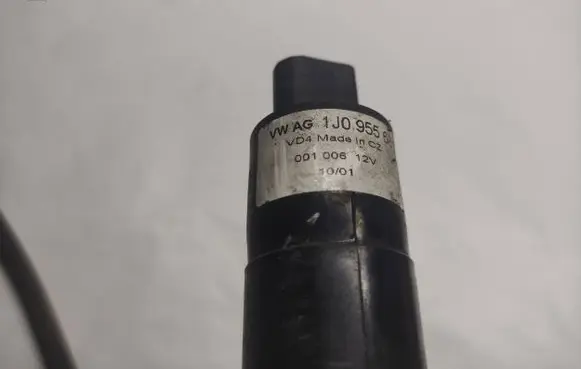 Skoda Octavia Mk1 (1U) Headlight washer pump 1J0955681