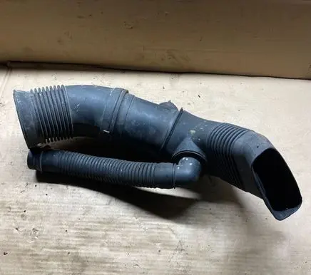 BMW 5 E39 Intercooler hose/pipe 2247909