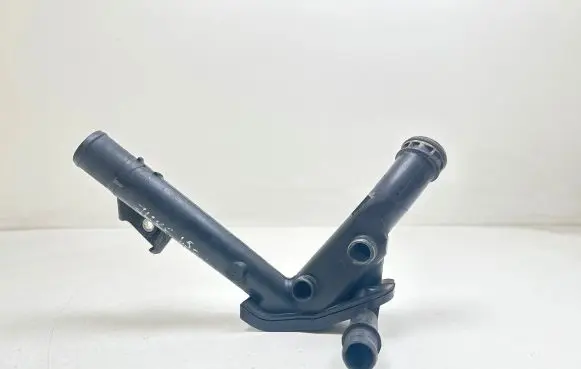 Nissan Juke I F15 Engine coolant pipe/hose 210473766R