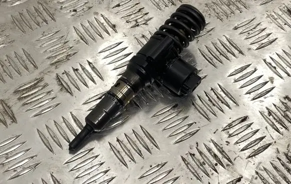 Audi A6 S6 C6 4F Fuel injector 0414720404