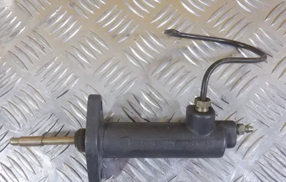 Volkswagen II LT Clutch slave cylinder 2D0721261A