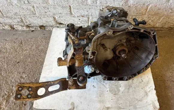 Opel Zafira A Manual 5 speed gearbox 13104951