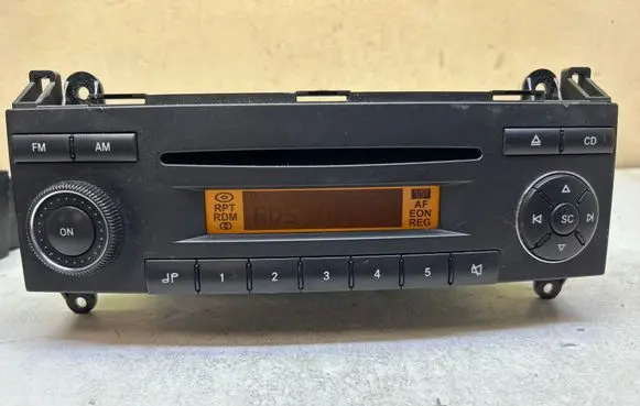 Volkswagen Crafter Radio/CD/DVD/GPS head unit A9068200886 85117139 70761U085117139