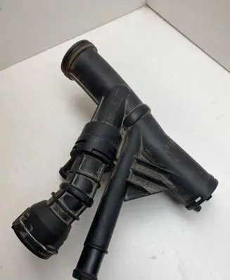 Volkswagen PASSAT B8 Engine coolant pipe/hose 04L121026F